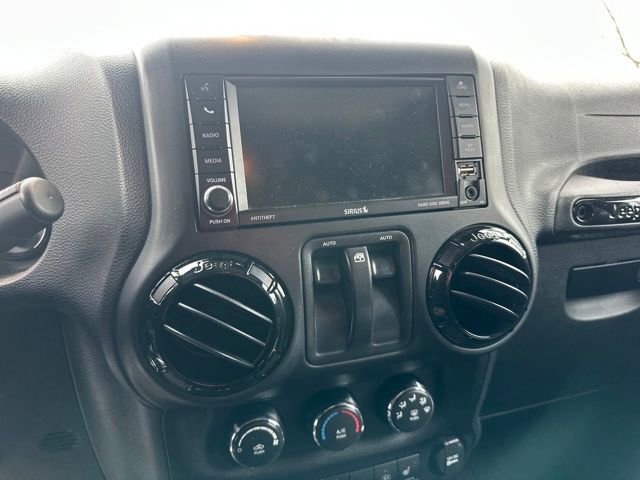 Used 2016 Jeep Wrangler Sahara image 15