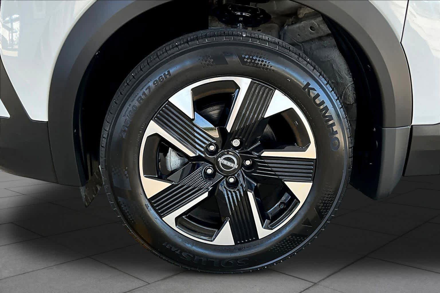 Used 2025 Nissan Kicks SV image 11
