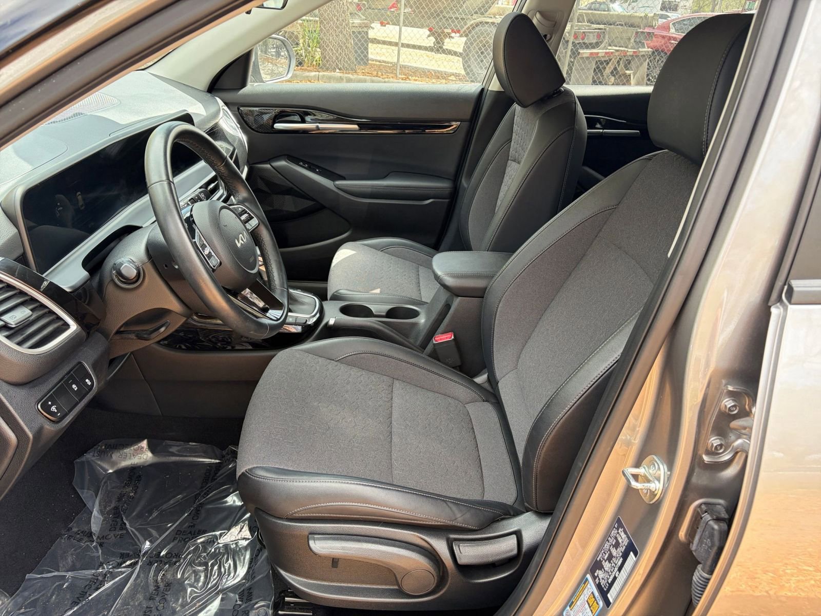 Used 2025 Kia Seltos S image 24