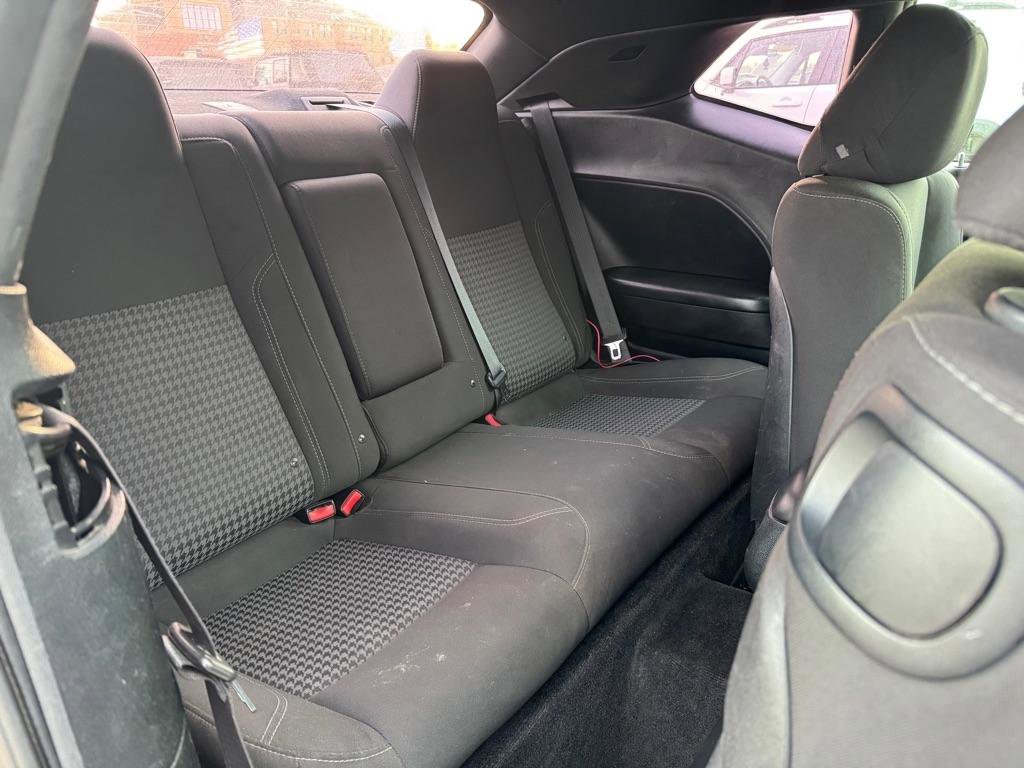 Used 2015 Dodge Challenger SXT image 12