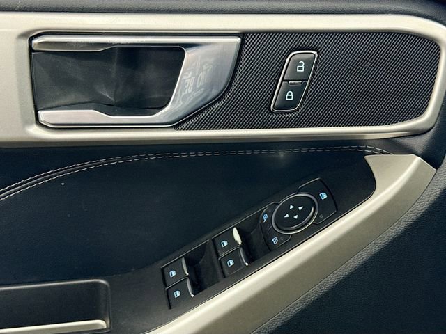 Used 2021 Ford Explorer XLT image 18