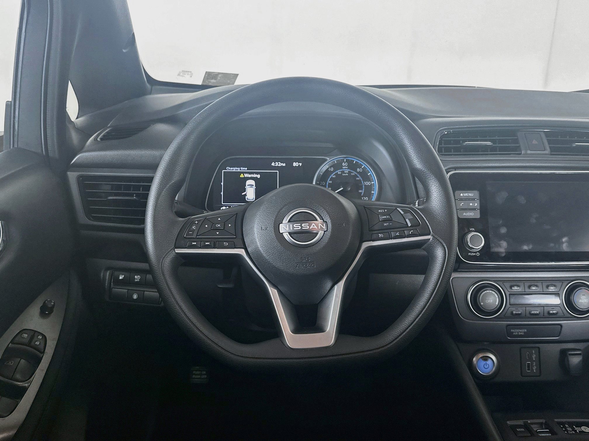 Used 2024 Nissan Leaf S FWD image 18