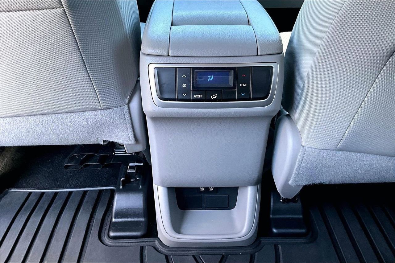 Used 2019 Toyota Highlander LE w/ Protection Package #3 image 15