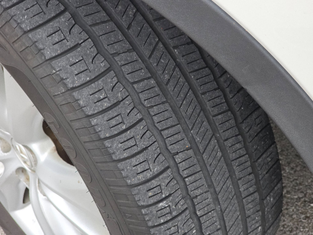 Used 2013 Toyota RAV4 Limited AWD/4WD image 4