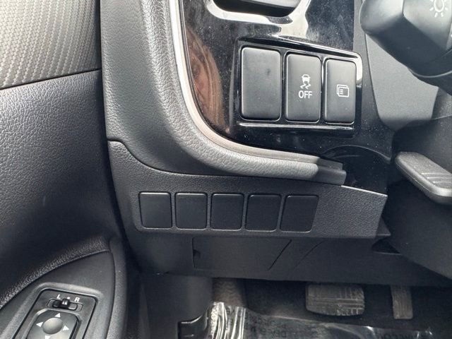 Used 2018 Mitsubishi Outlander SE image 30