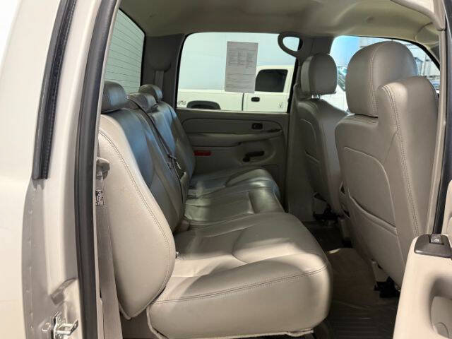 Used 2006 Chevrolet Silverado 1500 LT w/ Onstar Plus Package AWD/4WD image 16