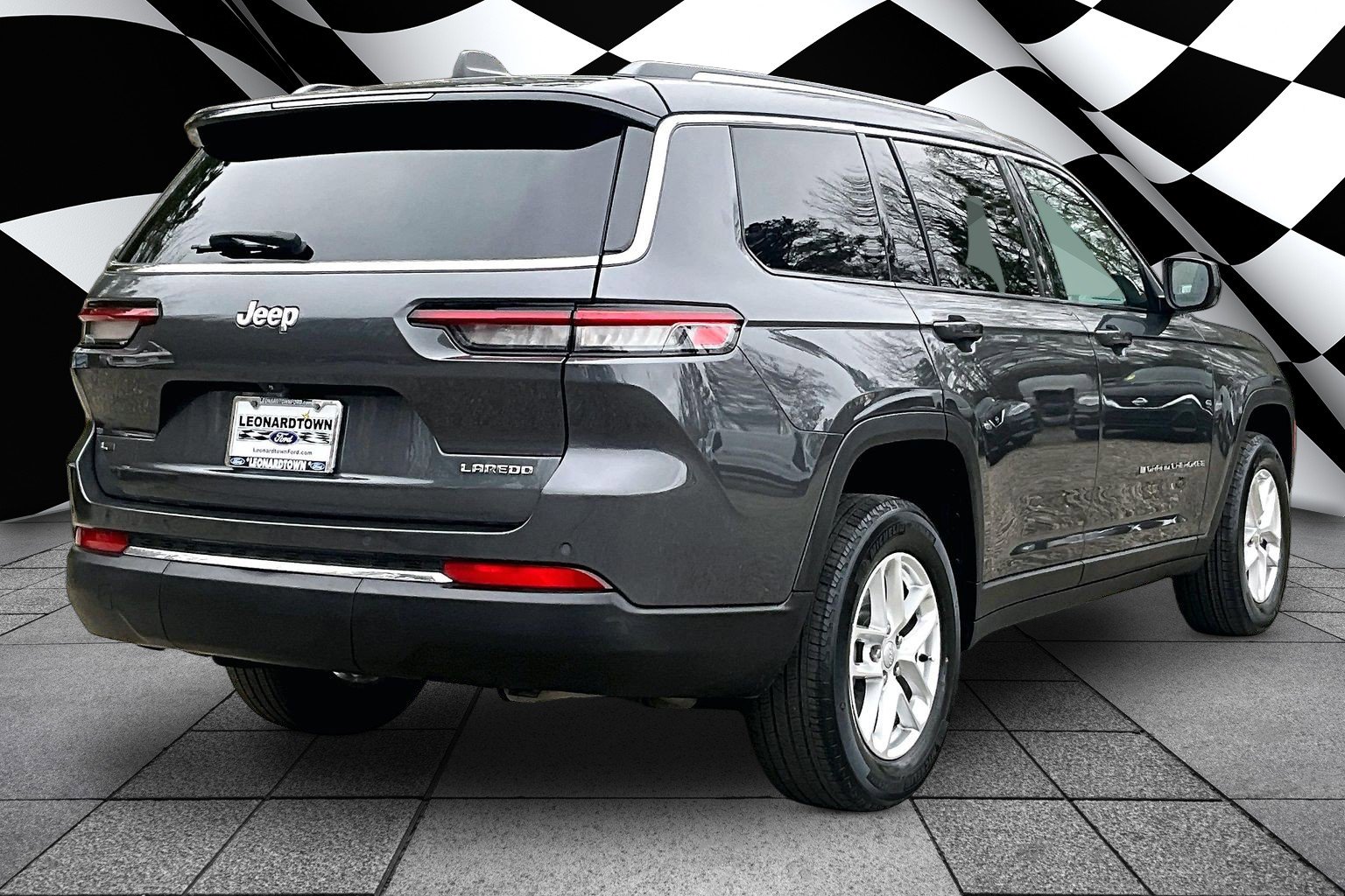 Used 2022 Jeep Grand Cherokee L Laredo w/ Luxury Tech Group I RWD image 2
