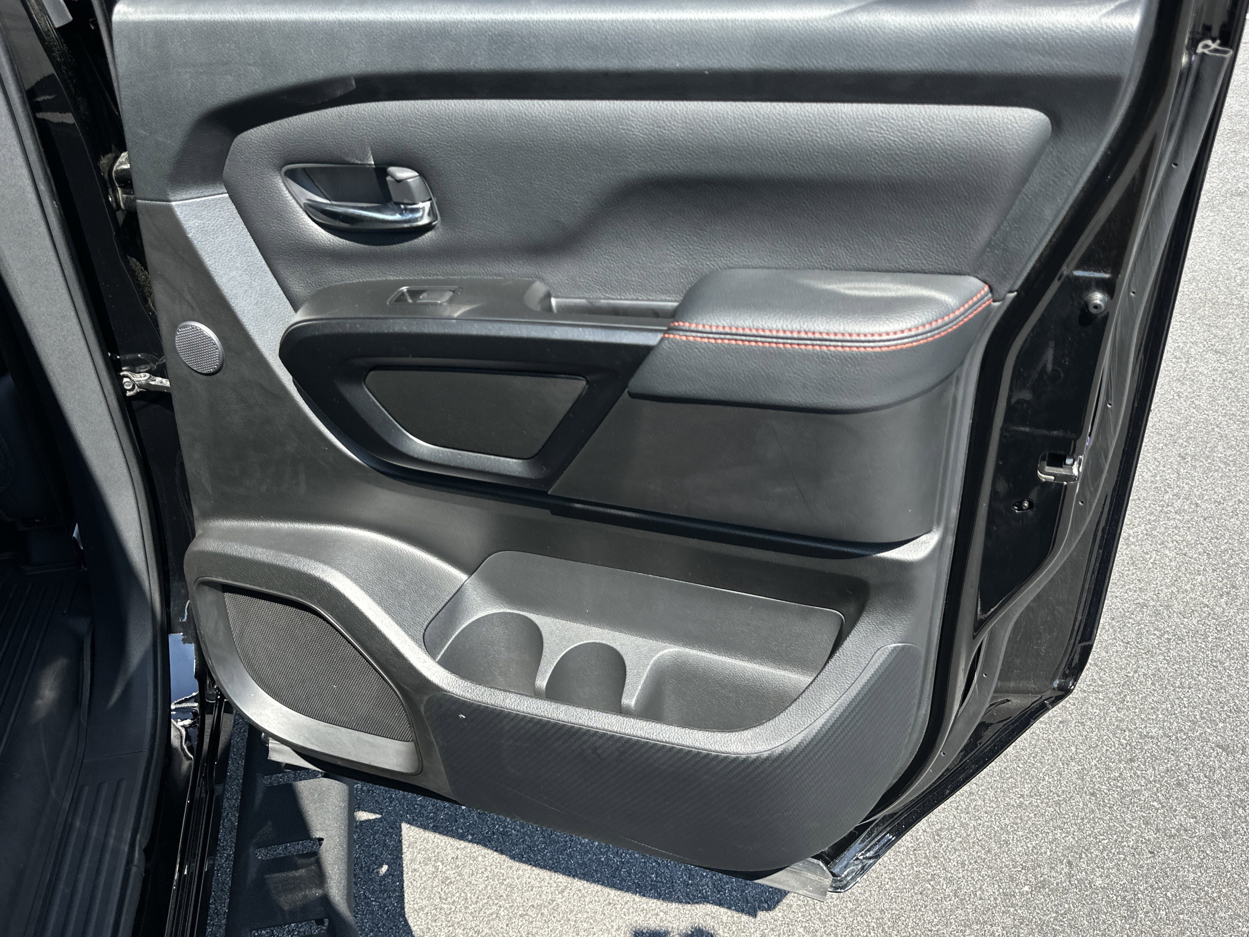 Used 2024 Nissan Titan PRO-4X w/ Pro-4x Convenience Package image 17