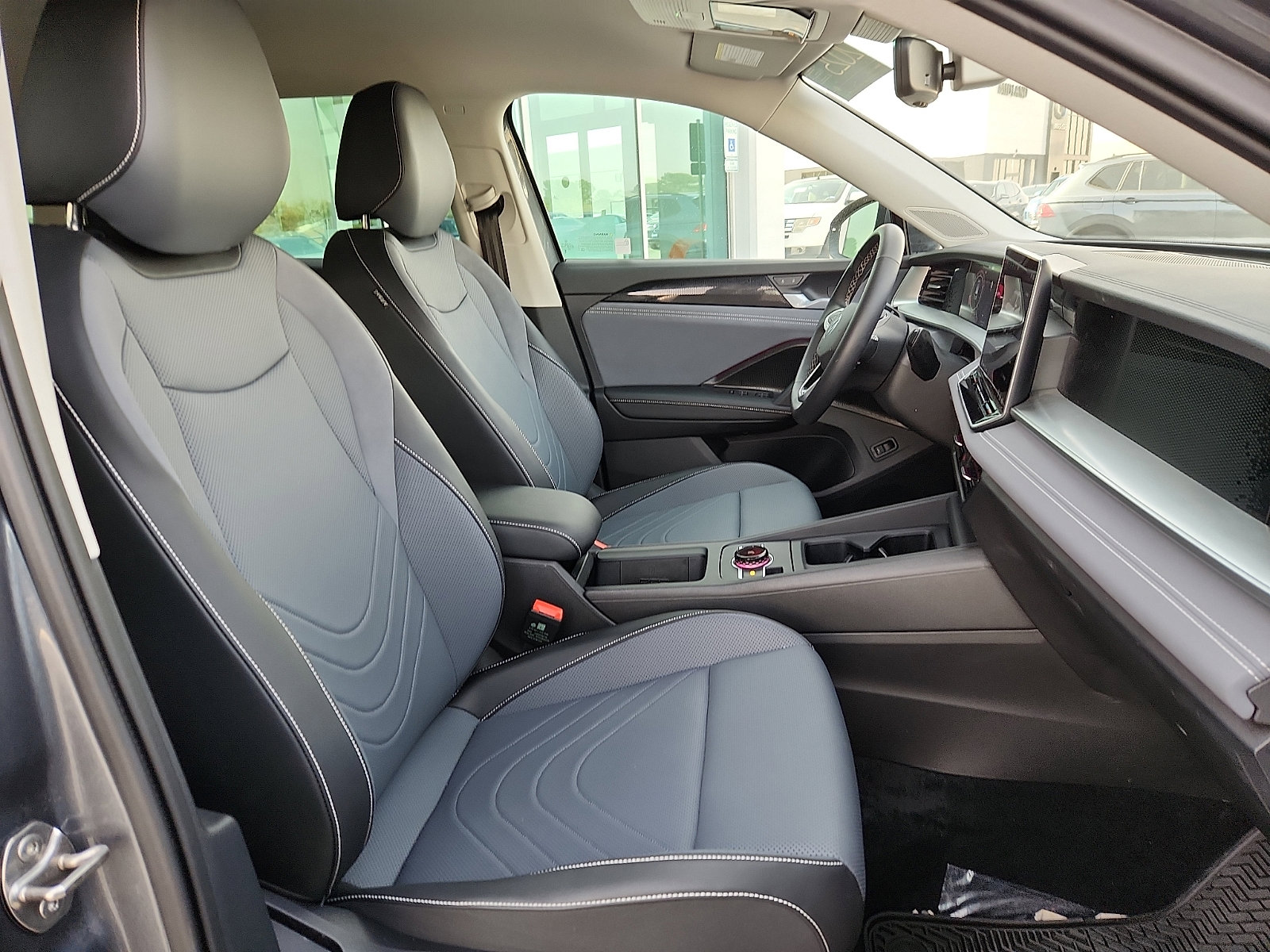 Certified 2025 Volkswagen Tiguan SE image 15