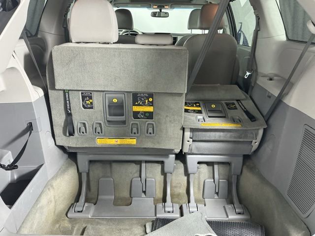 Used 2013 Toyota Sienna XLE FWD image 21