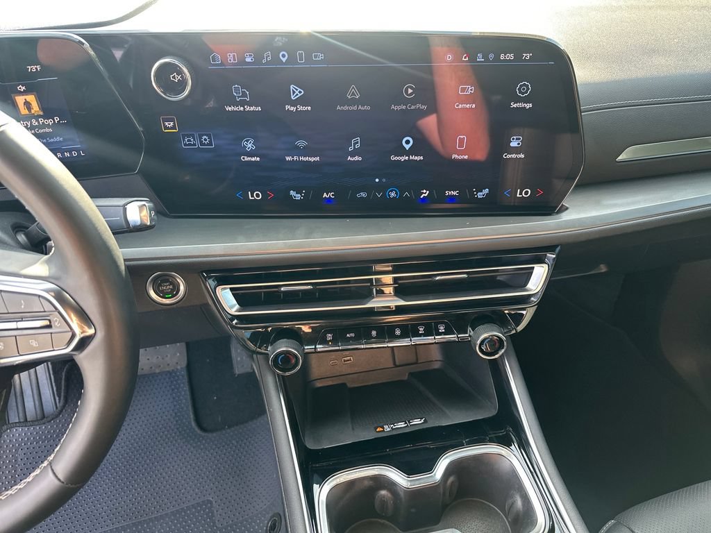 Used 2024 Chevrolet Traverse LT FWD image 24