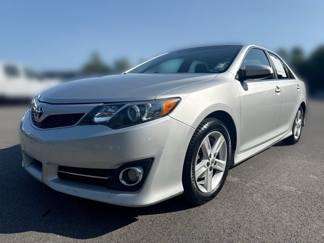 Used 2012 Toyota Camry SE FWD image 4