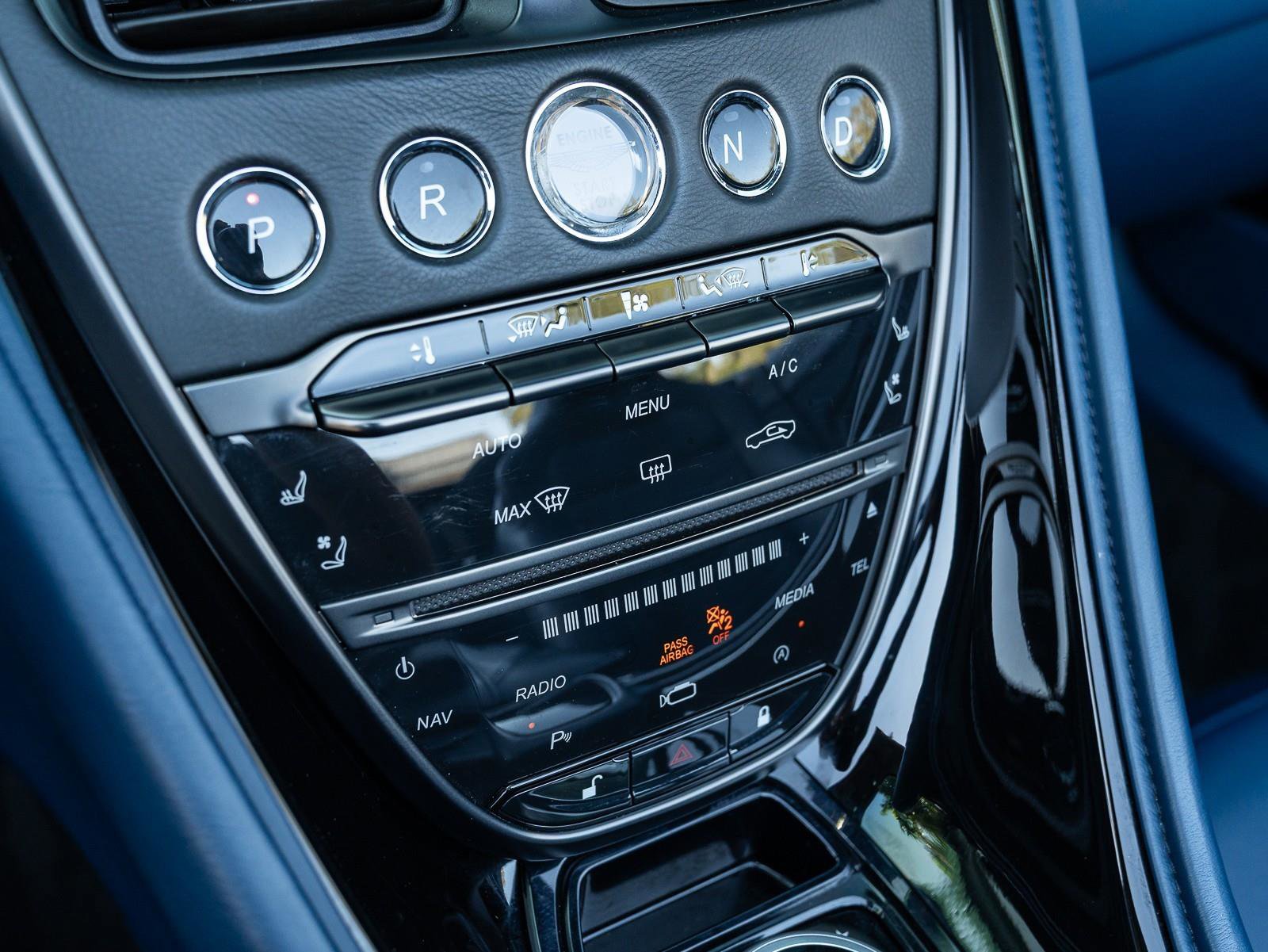 Used 2020 Aston Martin DBS Superleggera Volante image 53