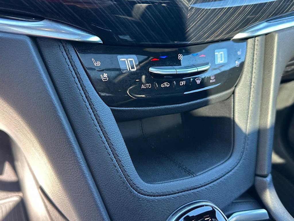Used 2025 Cadillac XT6 Premium Luxury image 25