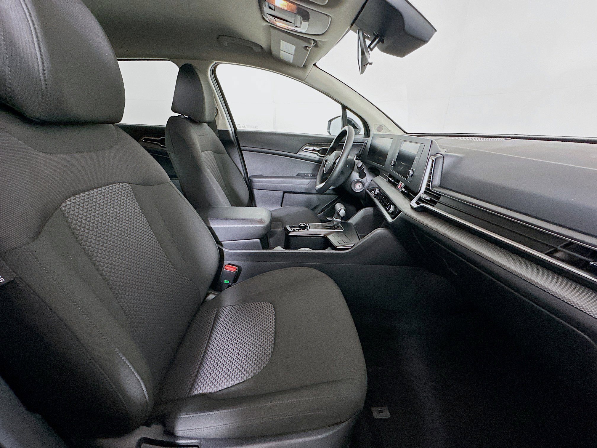 Used 2025 Kia Sportage LX image 29