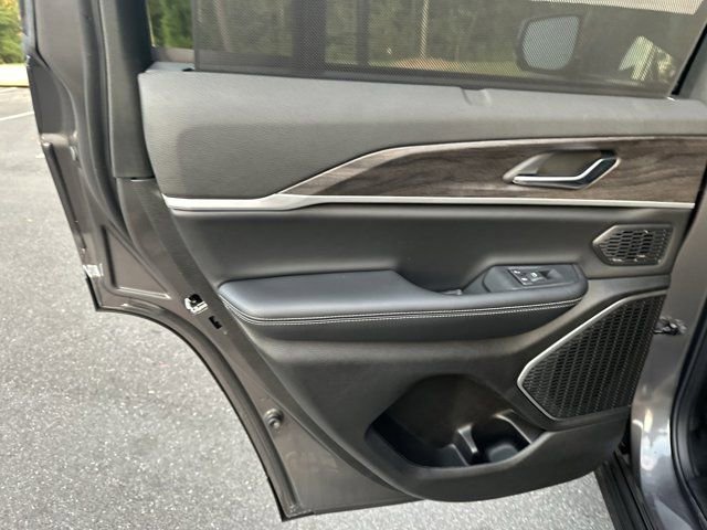 New 2025 Jeep Grand Cherokee Limited w/ Luxury Tech Group II image 20