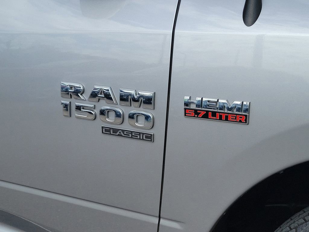 Used 2020 RAM 1500 Classic SLT w/ Luxury Group image 10