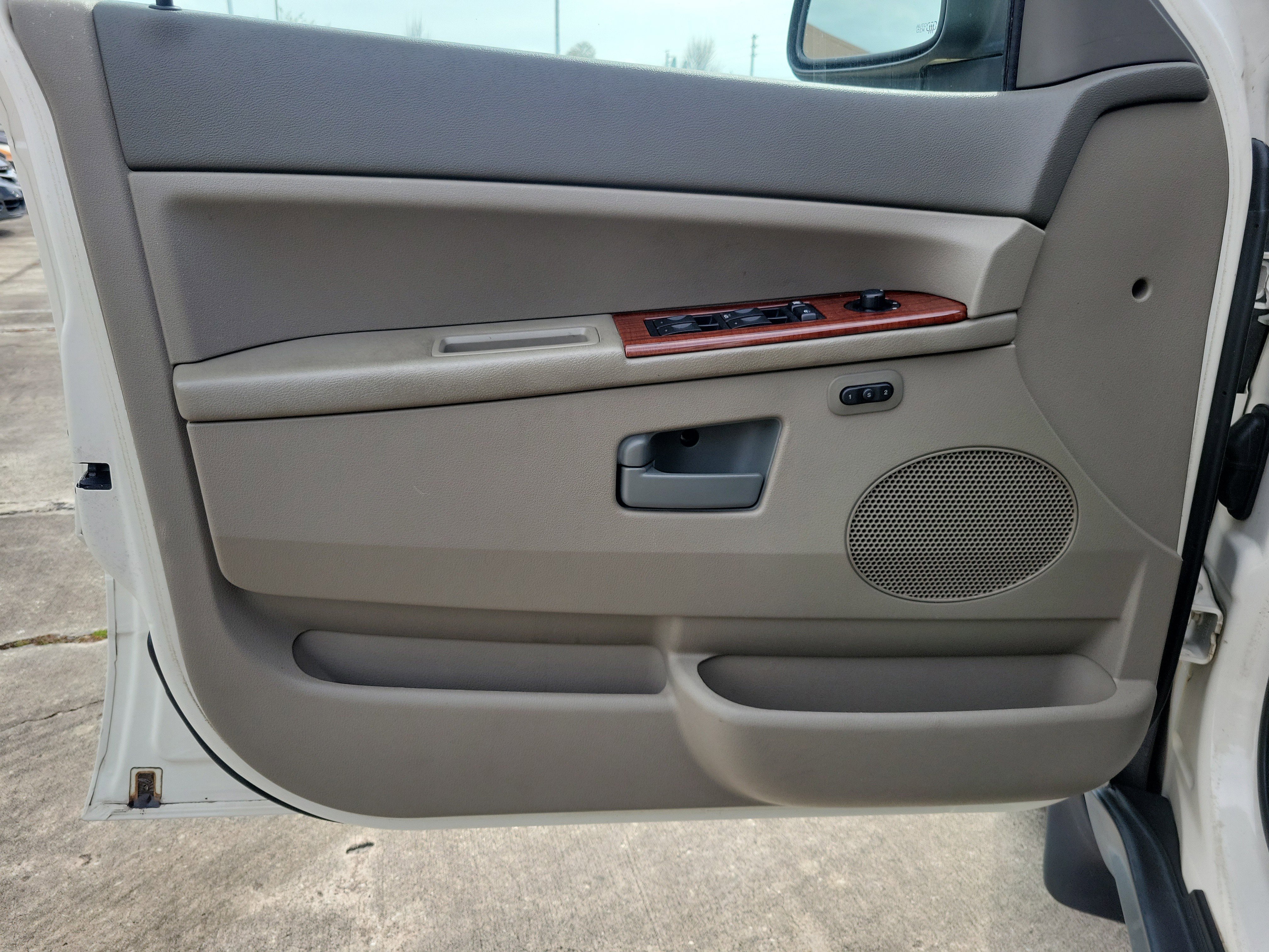 Used 2005 Jeep Grand Cherokee Limited RWD image 16