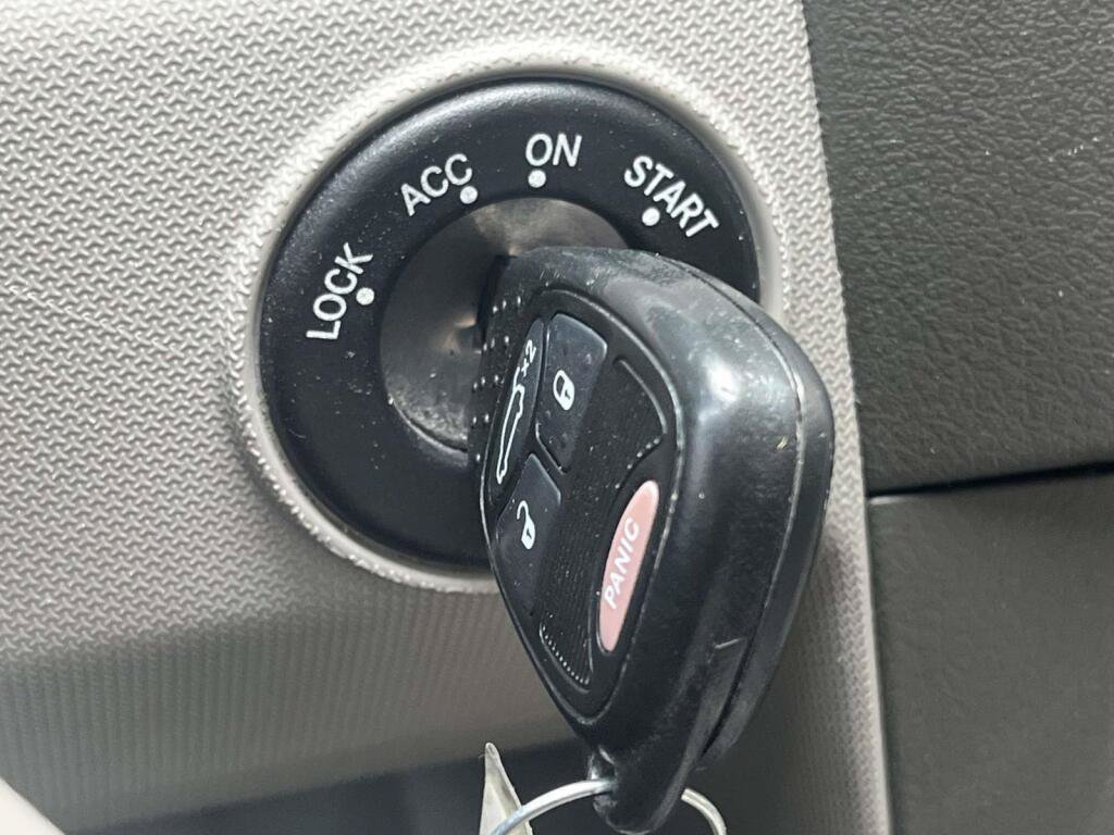 Used 2010 Dodge Avenger SXT FWD image 29