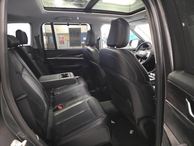 Used 2023 Jeep Grand Cherokee Limited w/ Luxury Tech Group II AWD/4WD image 12