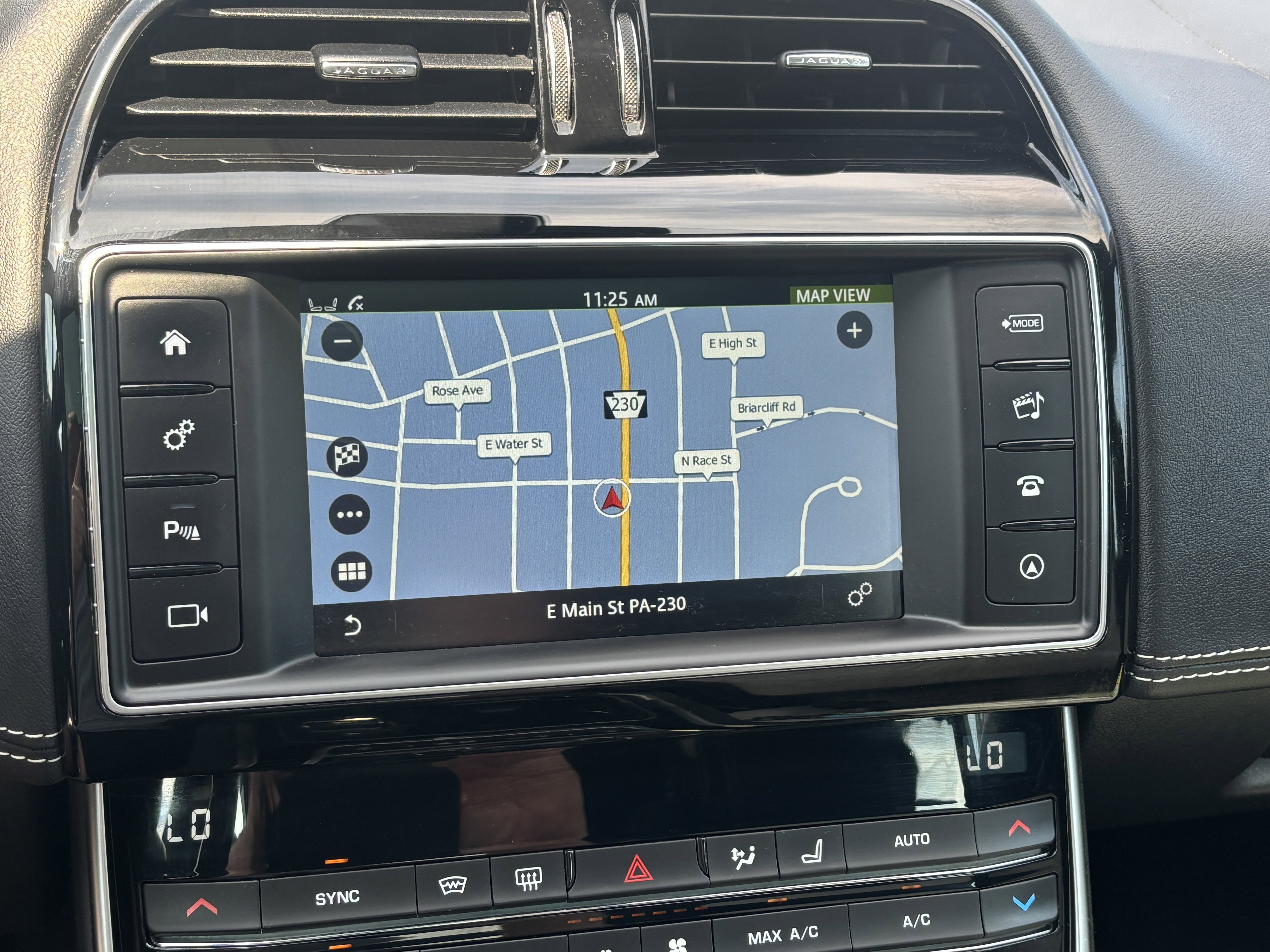 Used 2018 Jaguar XE R-Sport image 23