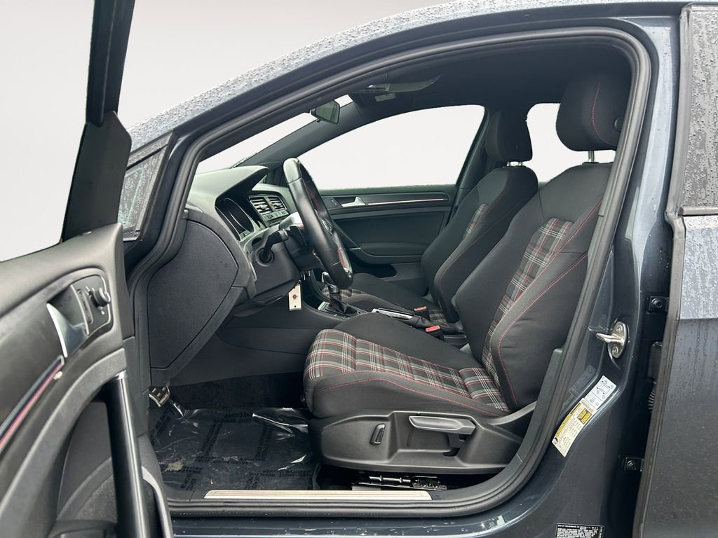 Used 2020 Volkswagen Golf 4-Door image 16