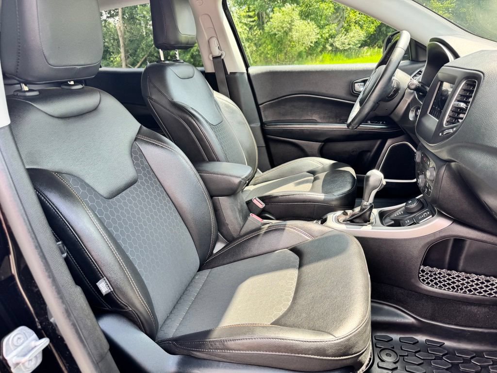 Used 2019 Jeep Compass Latitude w/ Popular Equipment Group AWD/4WD image 17