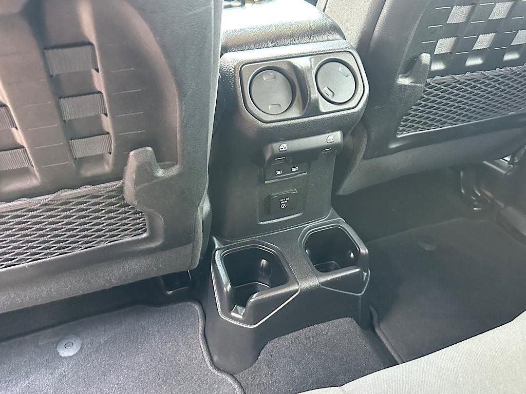Used 2022 Jeep Wrangler Unlimited Rubicon w/ Dual Top Group AWD/4WD image 19