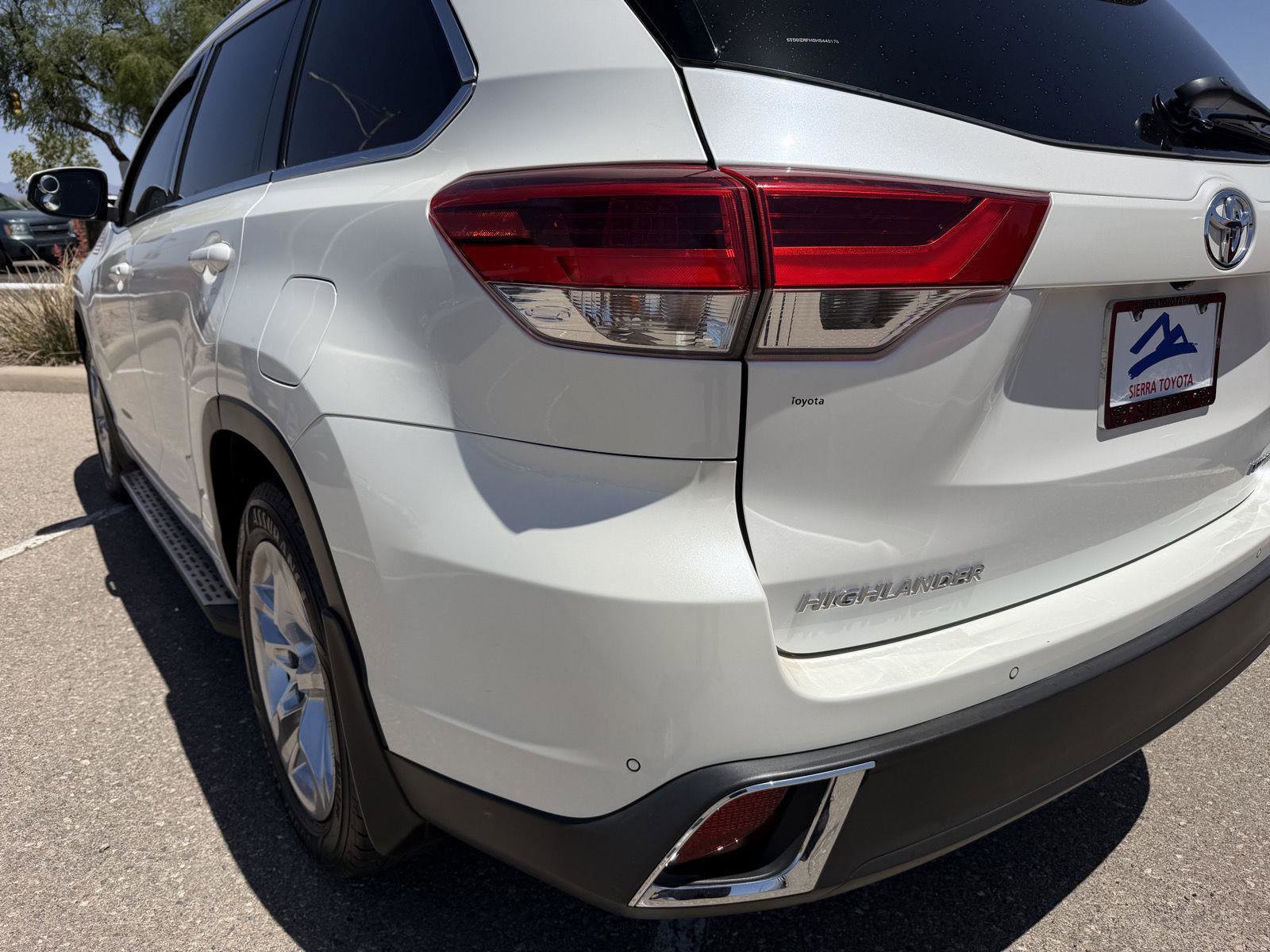 Used 2017 Toyota Highlander Limited AWD/4WD image 11