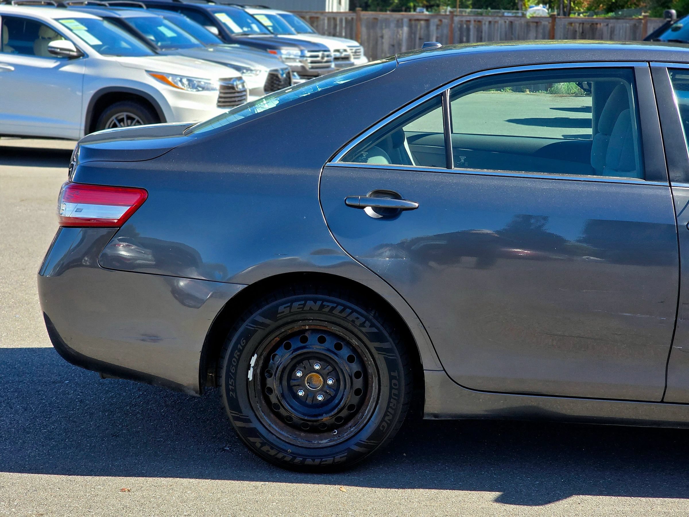 Used 2010 Toyota Camry LE FWD image 10