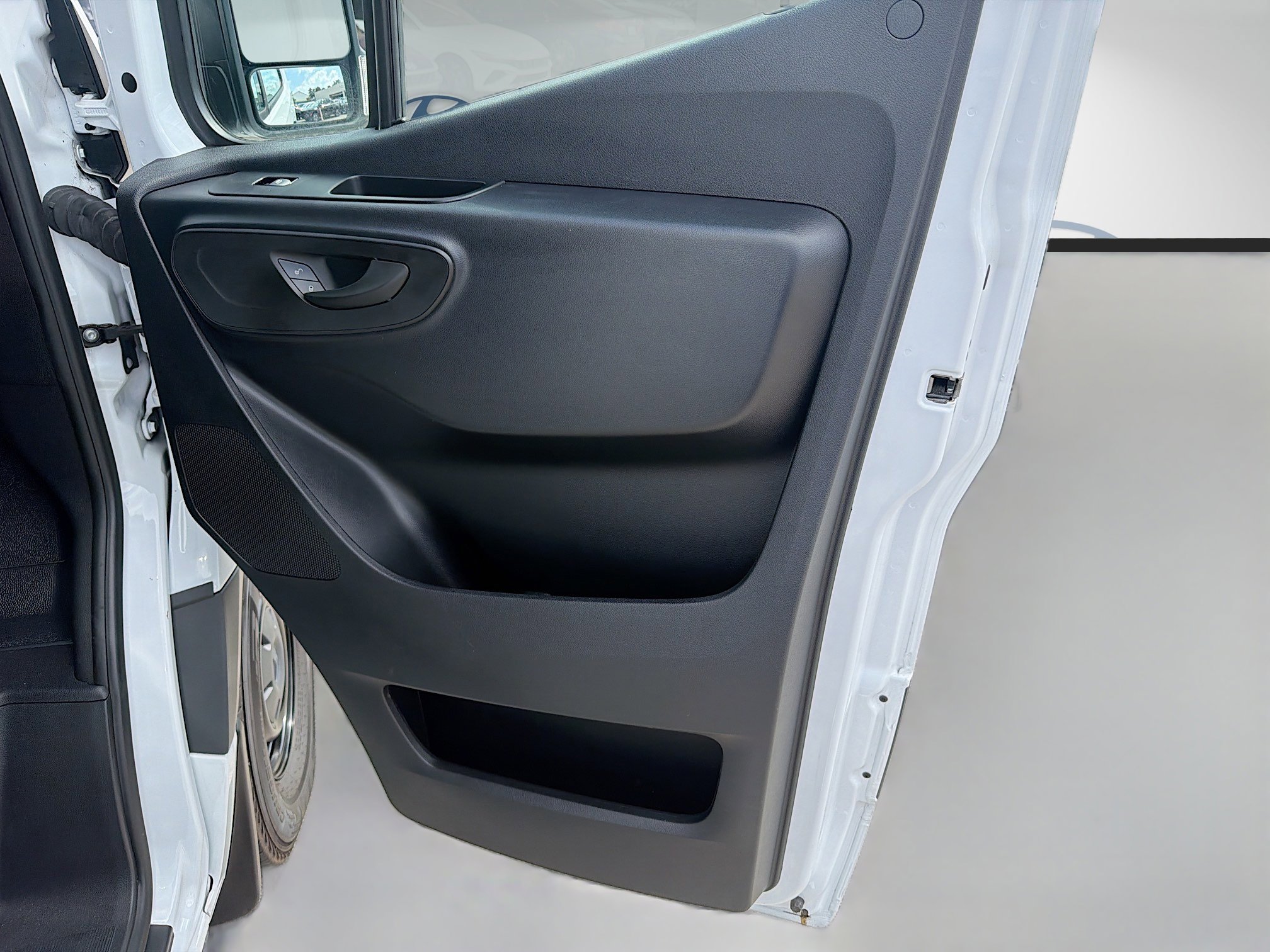 Used 2025 Mercedes-Benz Sprinter 2500 image 24