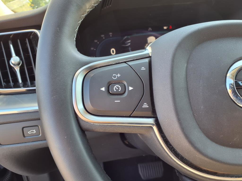 Certified 2023 Volvo XC60 B5 Core image 27