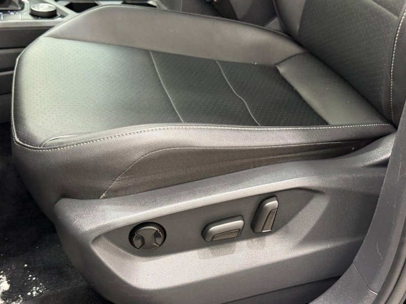 Used 2020 Volkswagen Tiguan SE image 23