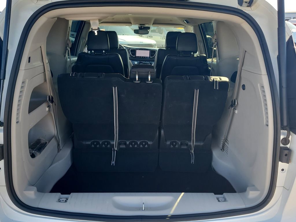 Used 2024 Chrysler Pacifica Touring-L image 7