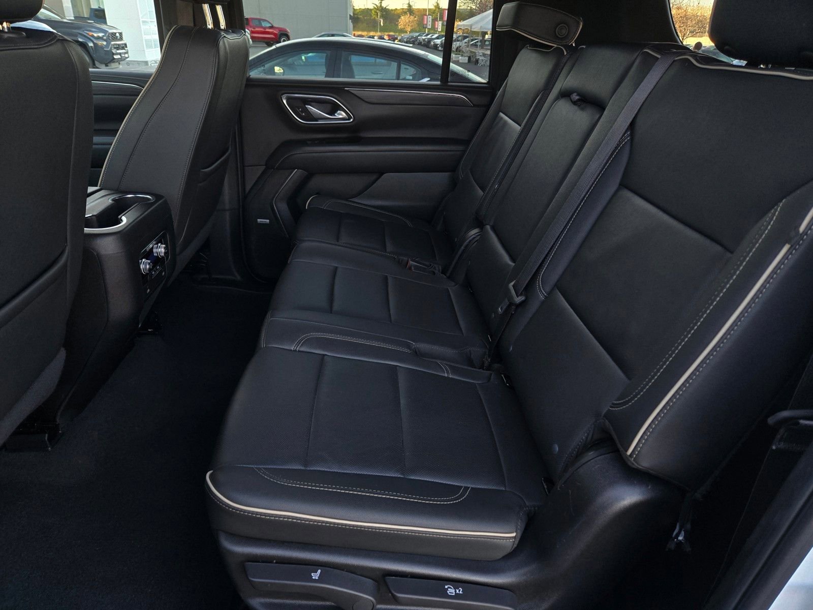 Used 2024 GMC Yukon XL SLT image 12