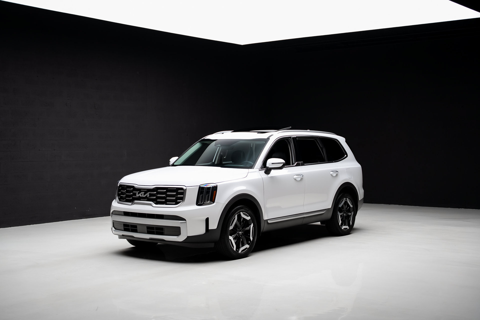 Used 2024 Kia Telluride S w/ S Sunroof Package FWD image 4
