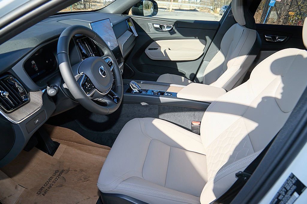 New 2026 Volvo XC60 B5 Plus w/ Protection Package Premier image 15