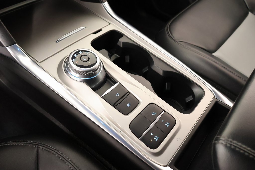 Used 2022 Ford Explorer XLT w/ Equipment Group 202A image 9