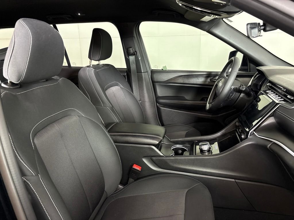 Used 2025 Jeep Grand Cherokee Laredo w/ MOPAR Finishing Package RWD image 18