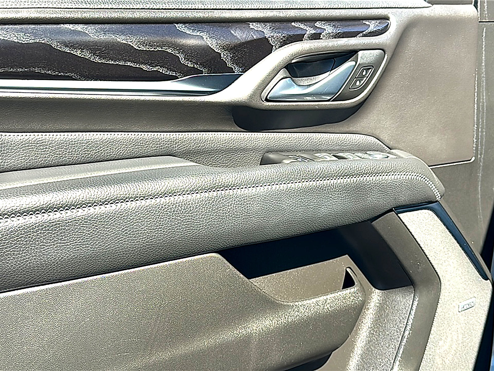 Used 2022 GMC Yukon Denali w/ Denali Premium Package image 16