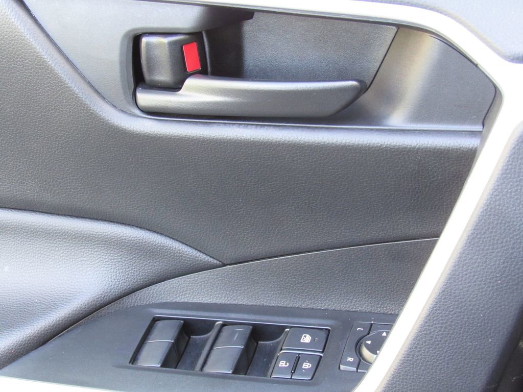 Certified 2025 Toyota RAV4 LE AWD/4WD image 32