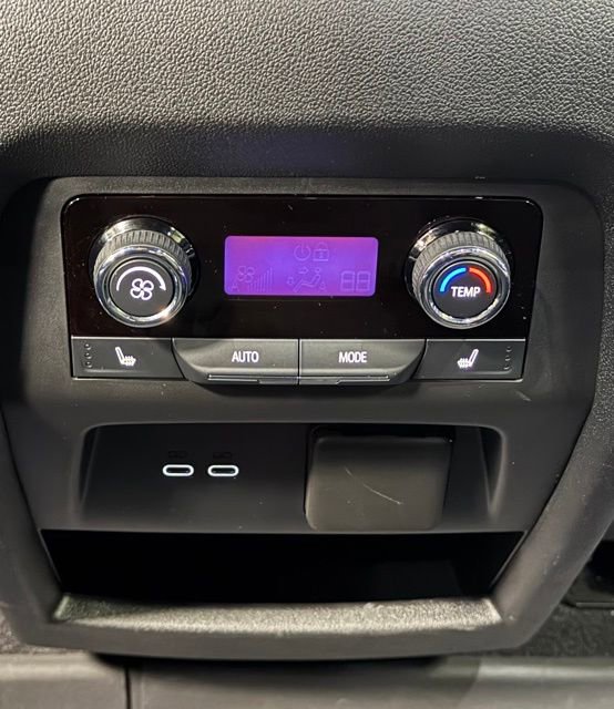 Used 2024 Chevrolet Traverse RS image 26