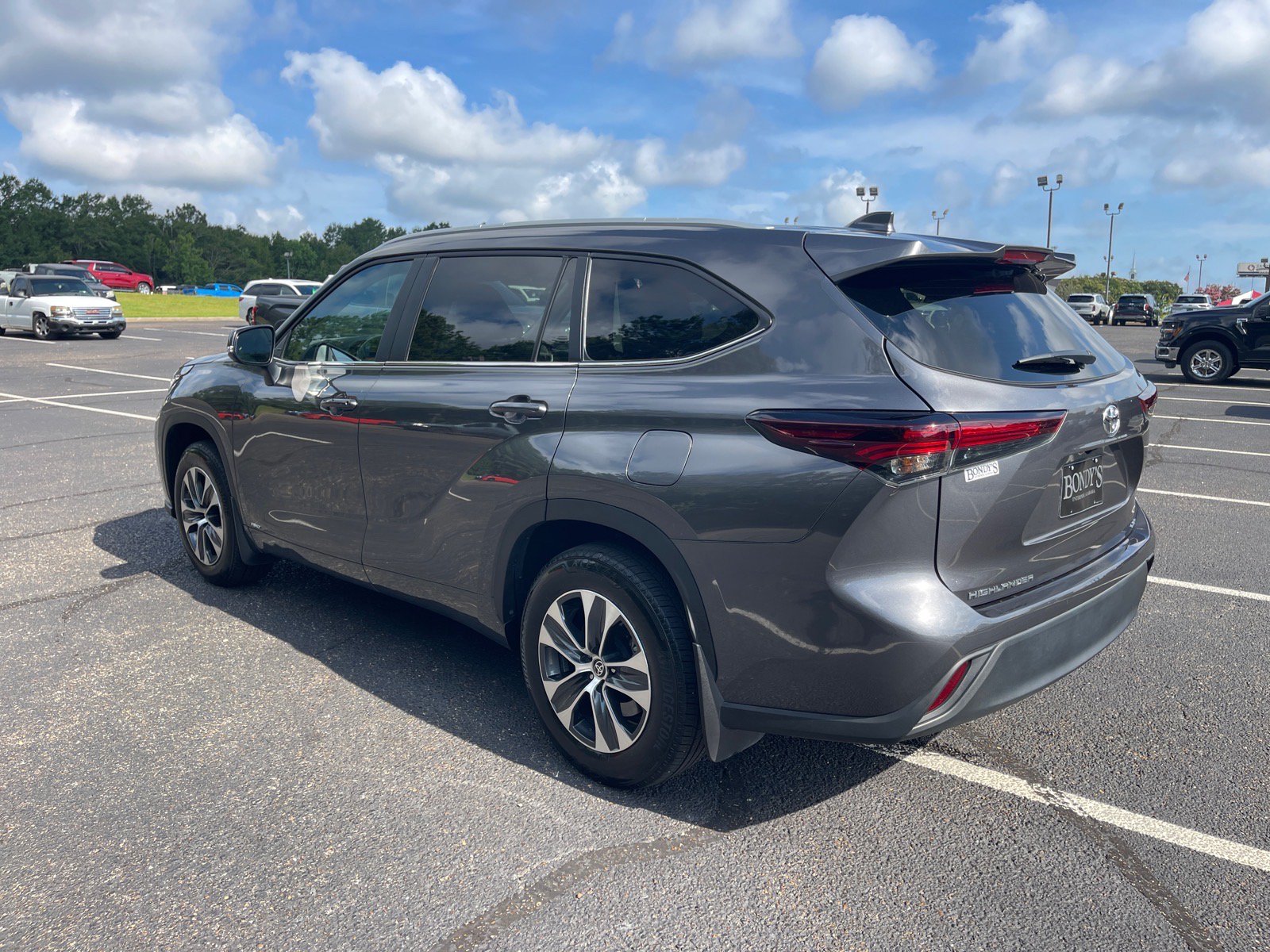 Used 2025 Toyota Highlander XLE AWD/4WD image 14