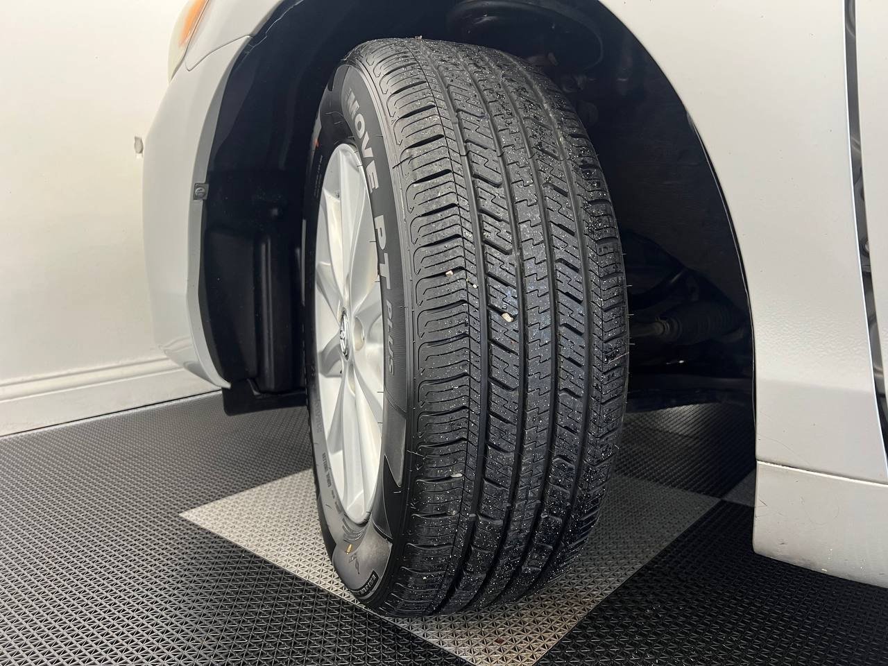 Used 2011 Toyota Camry XLE w/ XLE Extra-Value Pkg #2 image 31