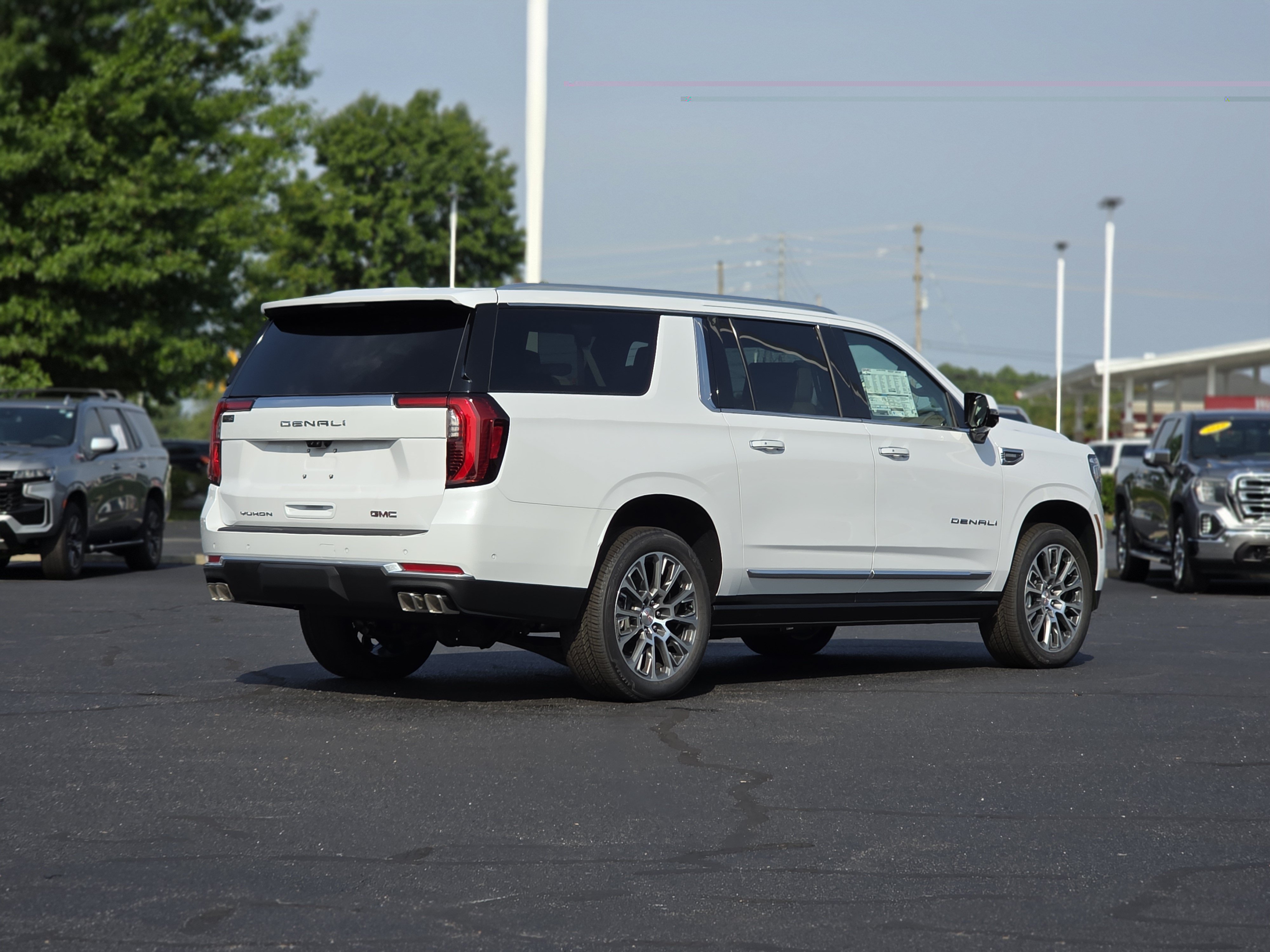 New 2026 GMC Yukon XL Denali w/ Denali Reserve Package AWD/4WD image 7