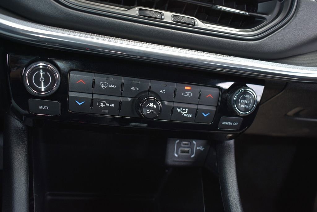 Used 2024 Jeep Compass Limited w/ High Altitude Package AWD/4WD image 19