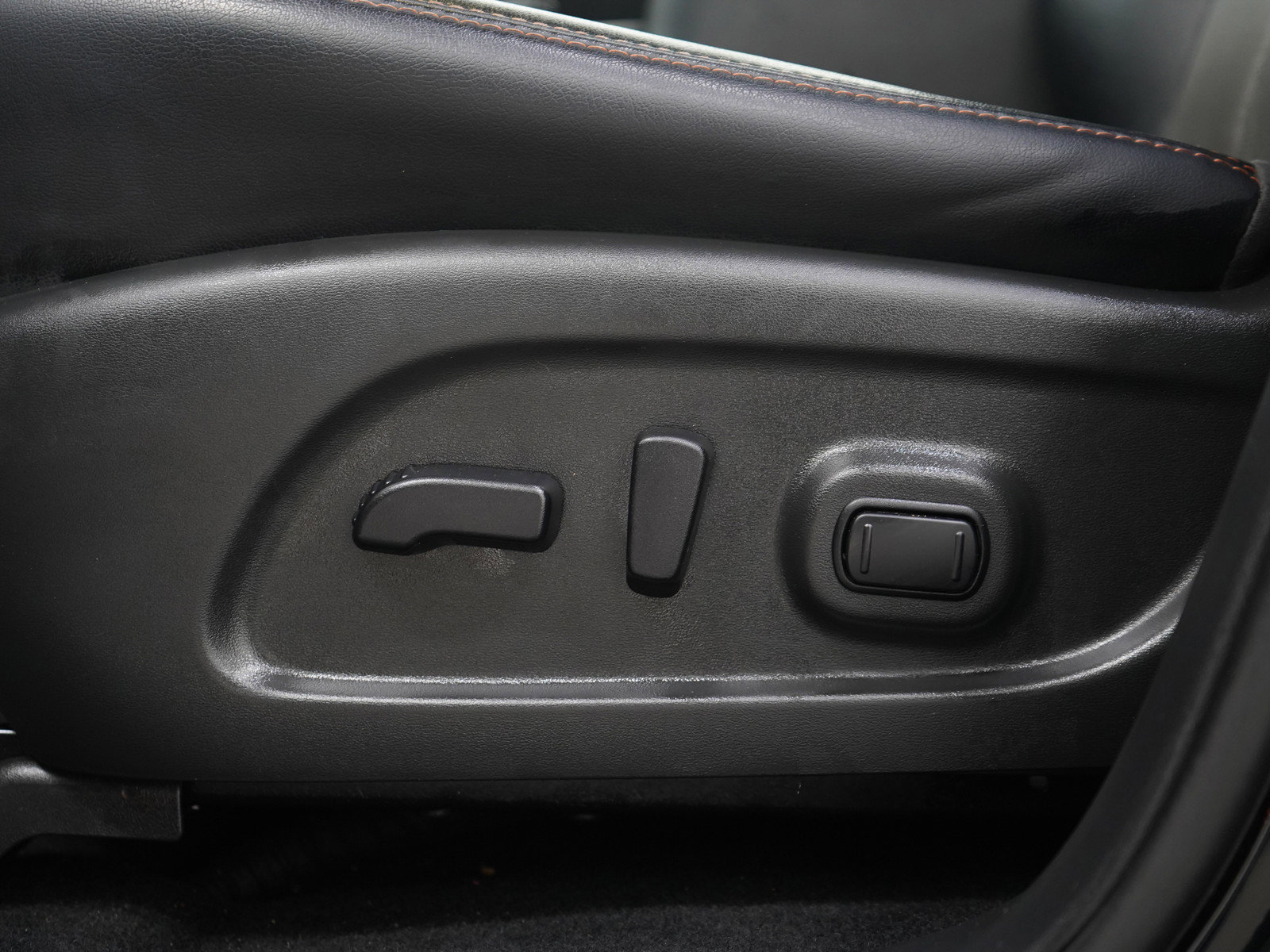 Used 2020 Nissan Pathfinder SL AWD/4WD image 25