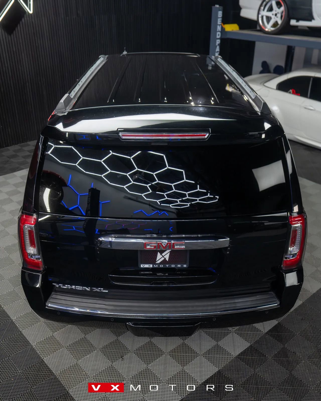 Used 2017 GMC Yukon XL Denali w/ Open Road Package image 18