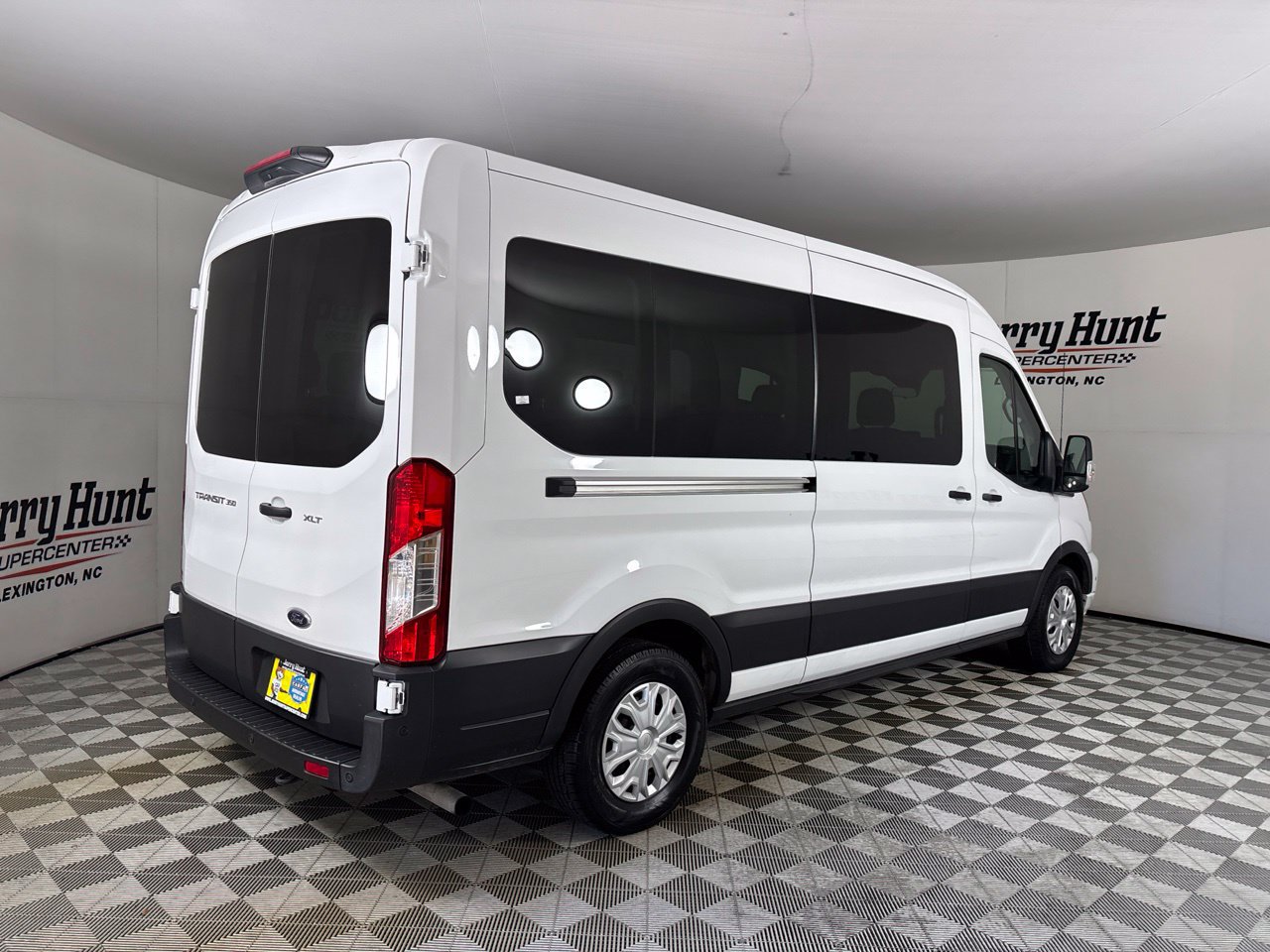Used 2025 Ford Transit 350 XLT RWD image 4
