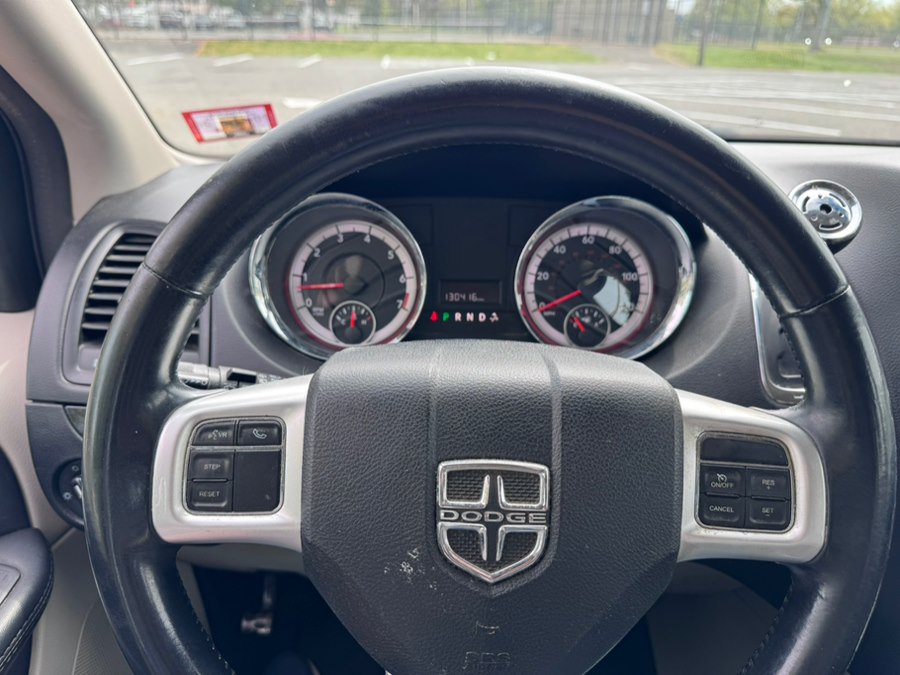 Used 2015 Dodge Grand Caravan American Value Package w/ UConnect Hands-Free Group FWD image 17